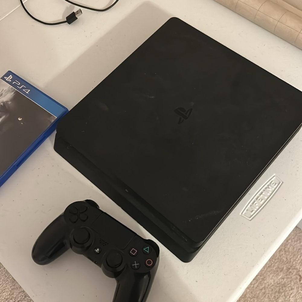 PS4 - Picture 3 of 3
